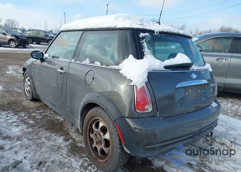 2006 Mini Cooper z USA, uszkodzony, nr VIN WMWRC335X6TJ75545
